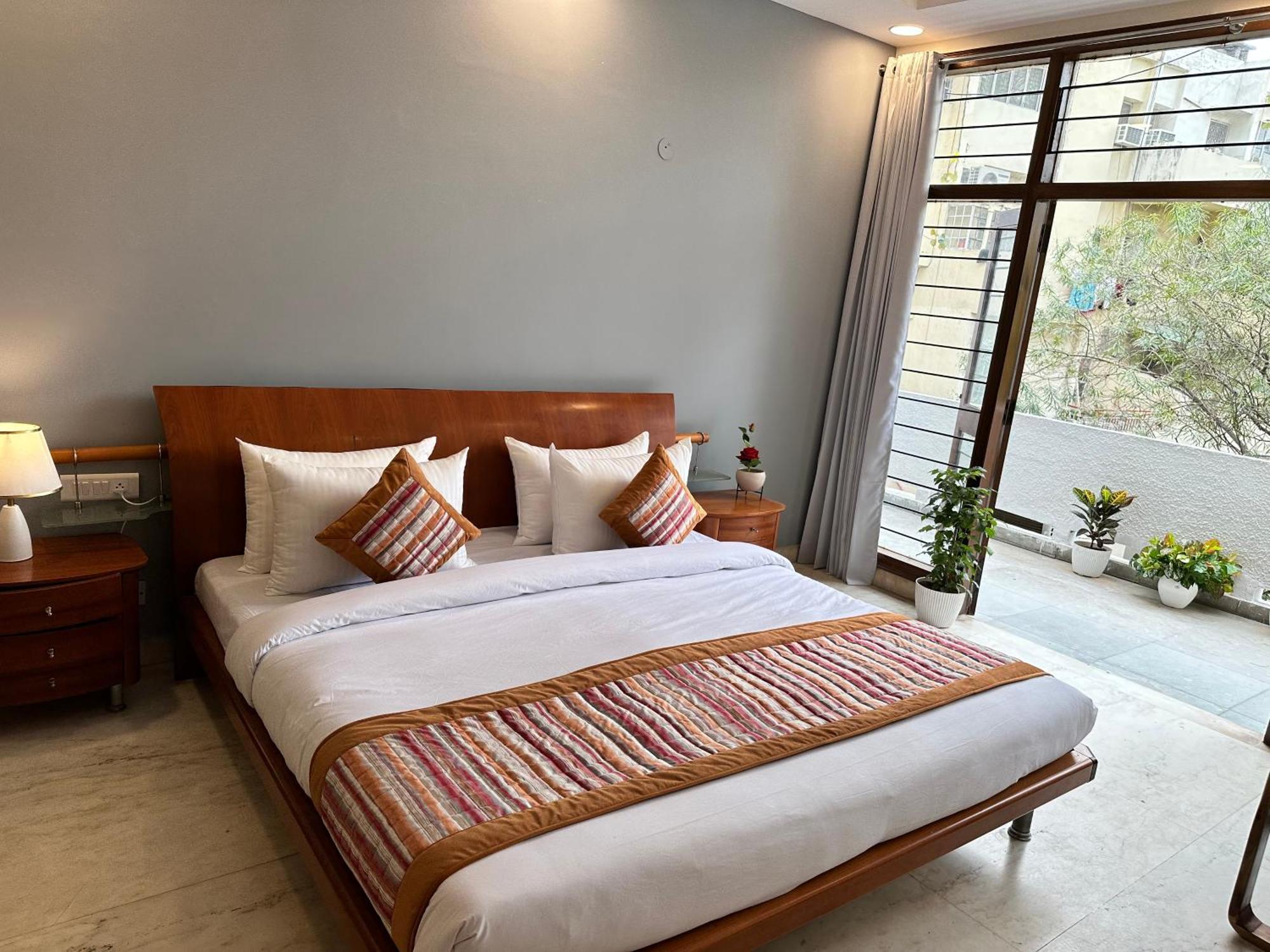Grove Residency Hauz Khas New Delhi Couple Friendly Hotel Exterior photo