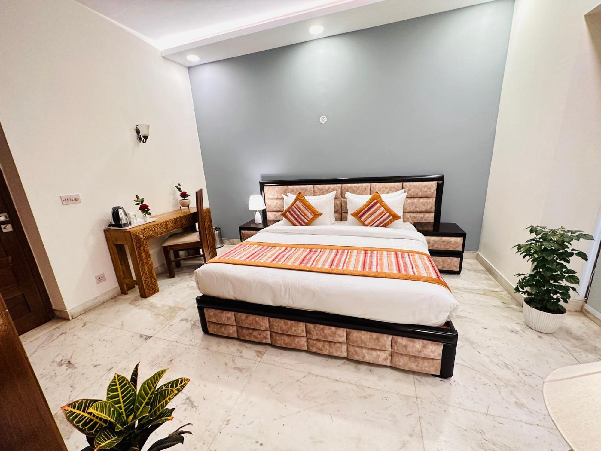 Grove Residency Hauz Khas New Delhi Couple Friendly Hotel Exterior photo