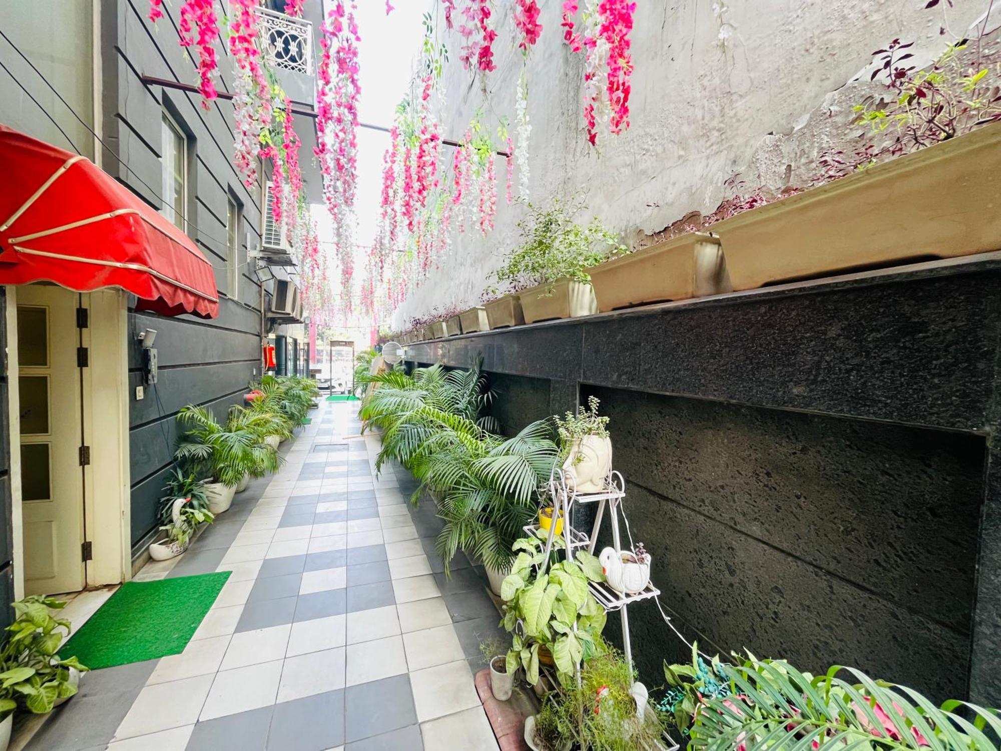 Grove Residency Hauz Khas New Delhi Couple Friendly Hotel Exterior photo